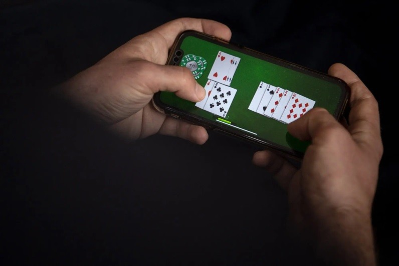 Playing Mobile Casino